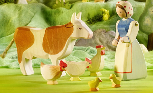 Ostheimer Hen Ochre Standing